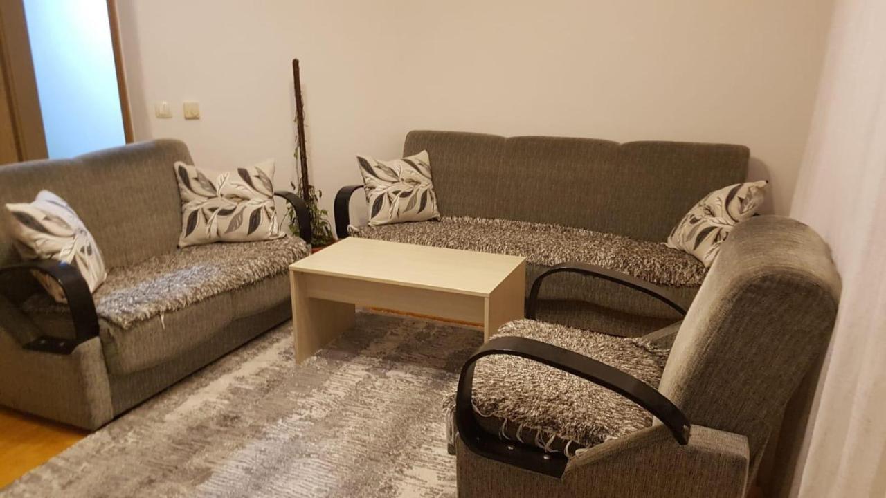 Redon Apartment Prishtine Bagian luar foto